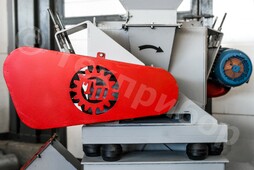 Disintegrator HORIZON - 380Z mounted on a frame