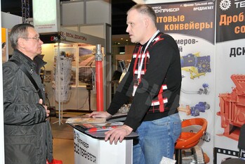 В рамках выставки обсуждались такие актуальные темы, как влияние щелочноактивных вяжущих на сокращение выброса CO2 в атмосферу, проблема утилизации золошлаковых отходов, возможные методы снижения себестоимости производства строительных материалов и др. В свою очередь сотрудники завода «ТЕХПРИБОР» поделились личным опытом в решении данных проблем и предложили новый взгляд на помольное оборудование для измельчения минерального и техногенного сырья. 